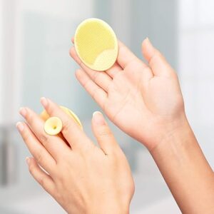 soft silicone face scrubber – facial cleansing & exfoliating pad for deep pore cleaning and blackhead removal (pink)